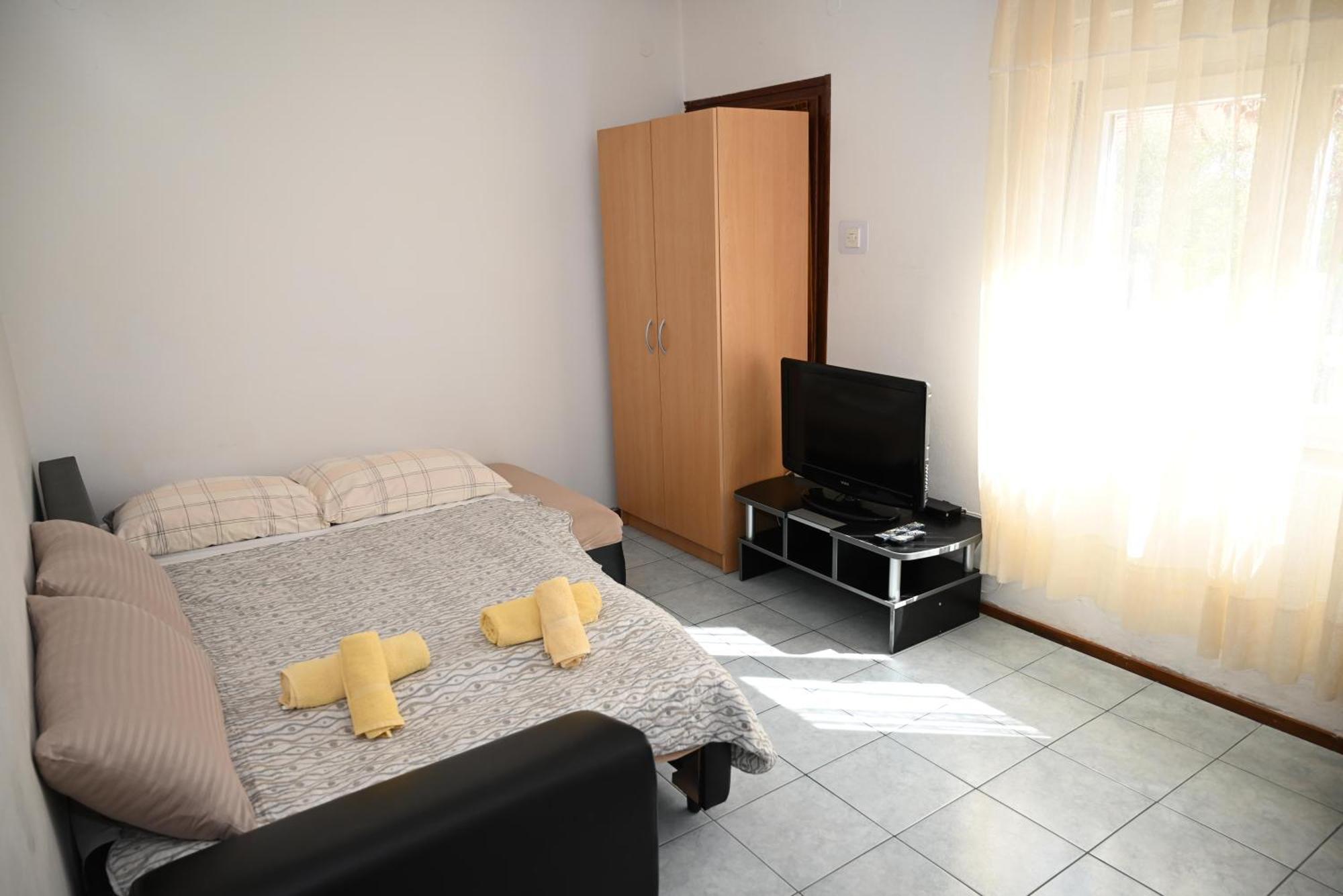 Cozy In With Free Parking And Olive Garden Appartement Zadar